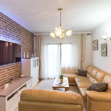 Six Bedroom Σπίτι διακοπών Vrsine