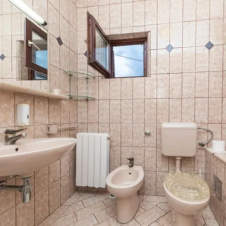Six Bedroom *