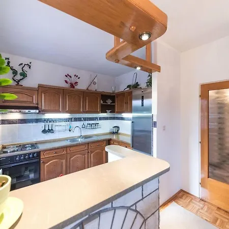 Six Bedroom Vrsine