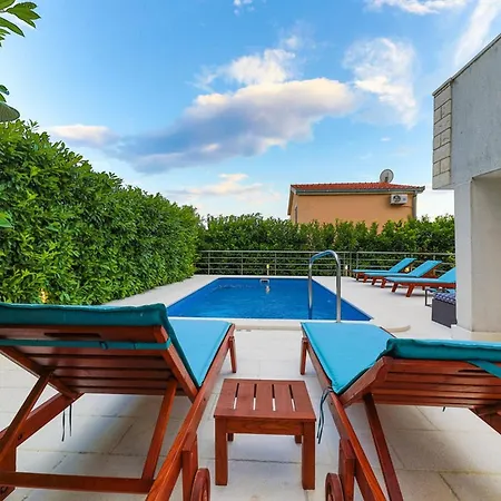 Six Bedroom Σπίτι διακοπών Vrsine